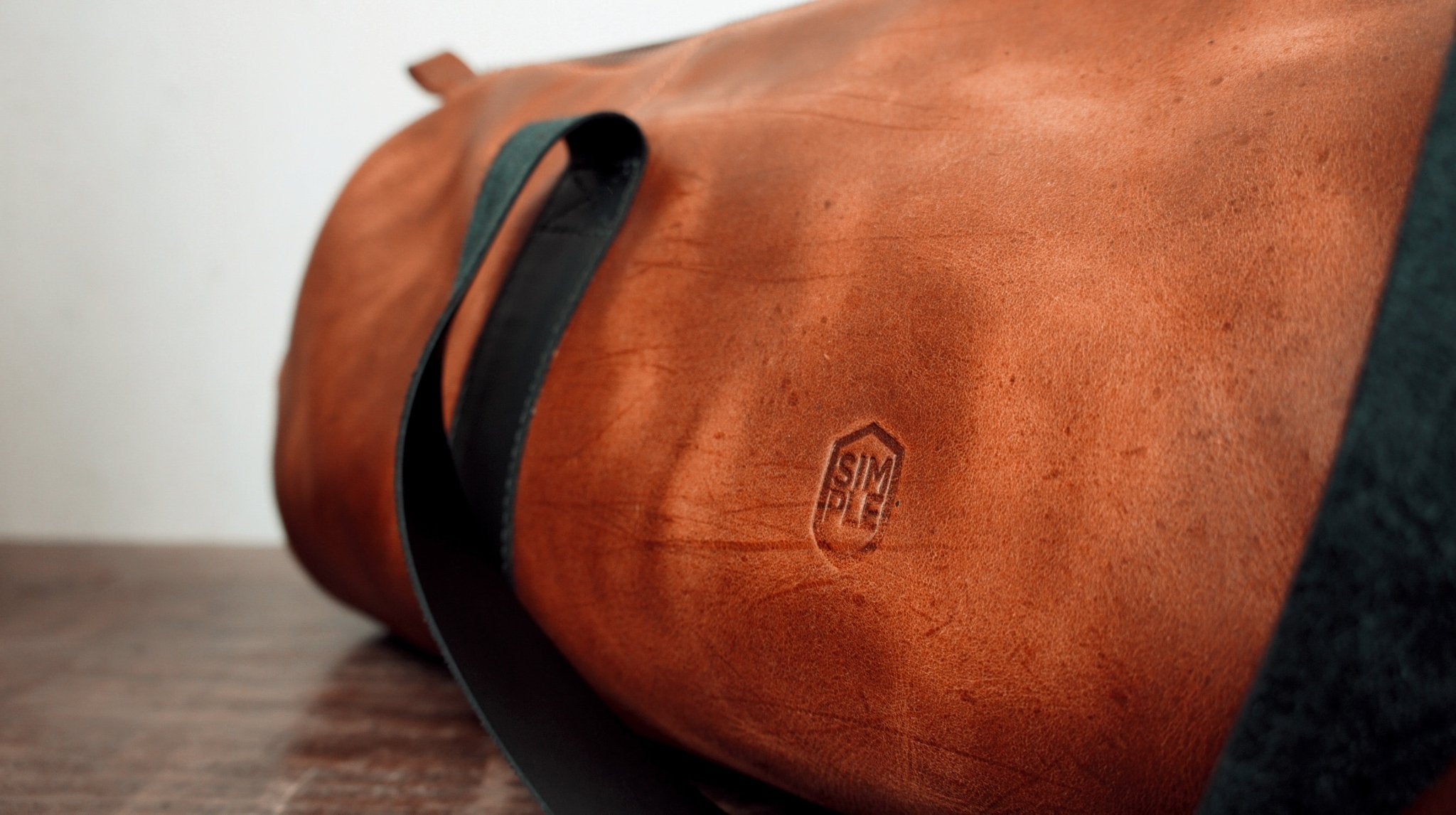 Simple Leather duffle bag, brown with black handles